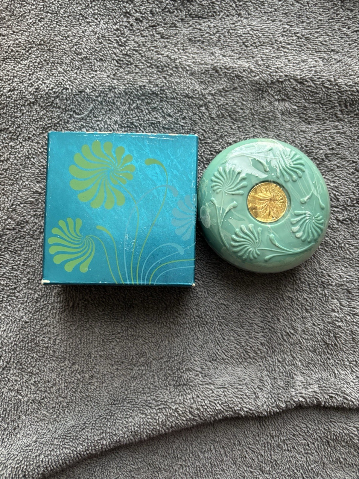 Vintage Avon Sea Garden Perfumed Bath Soap 6 oz SEALED Light Box Wear
