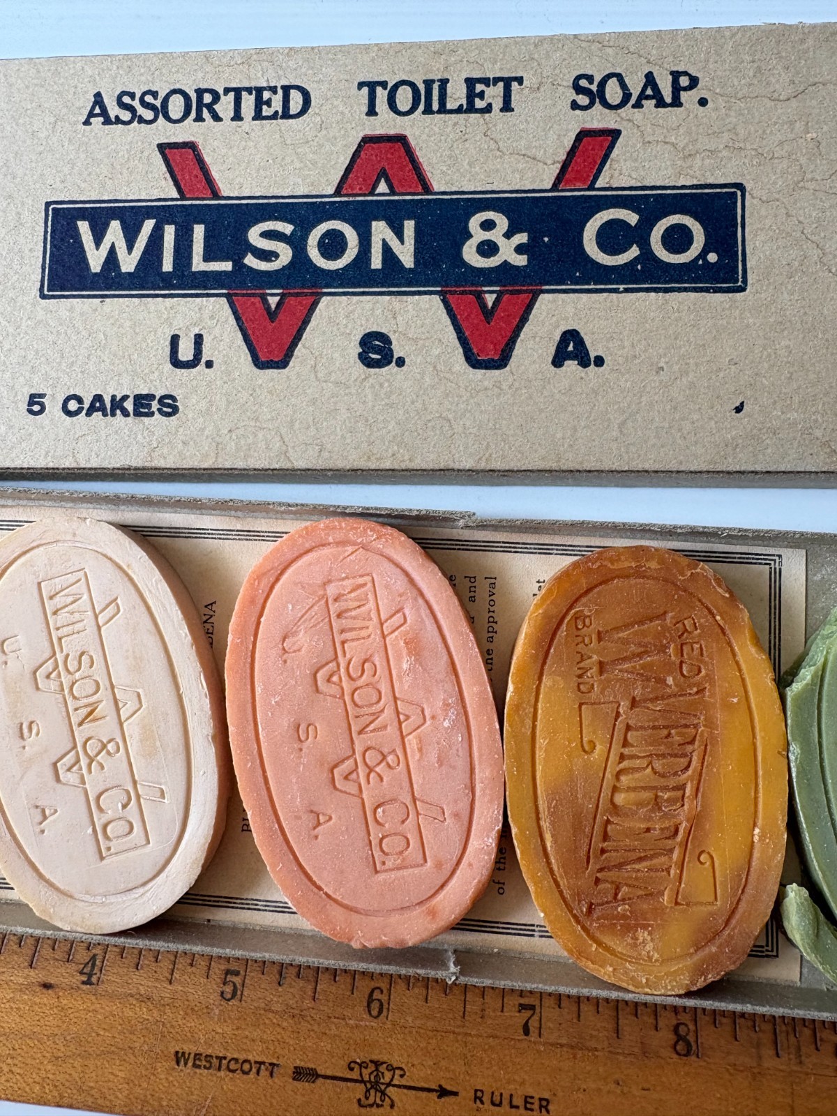 Vintage Wilson & Co Assorted Toilet Soap USA 5 Cakes Red W Advertising & Box