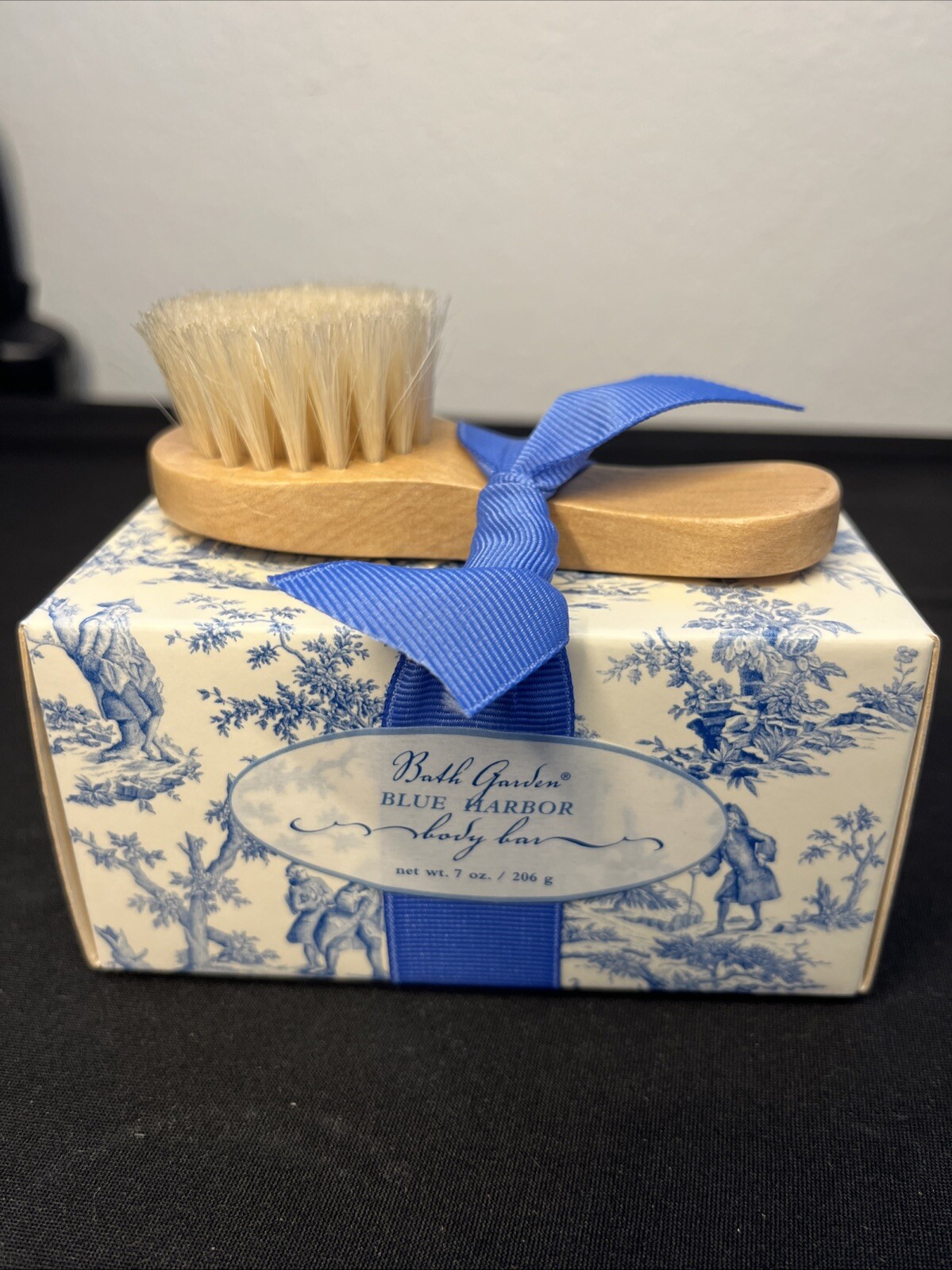 New Bath Garden Blue Harbor Women’s White/Body Bar Soap 7oz & Body Brush
