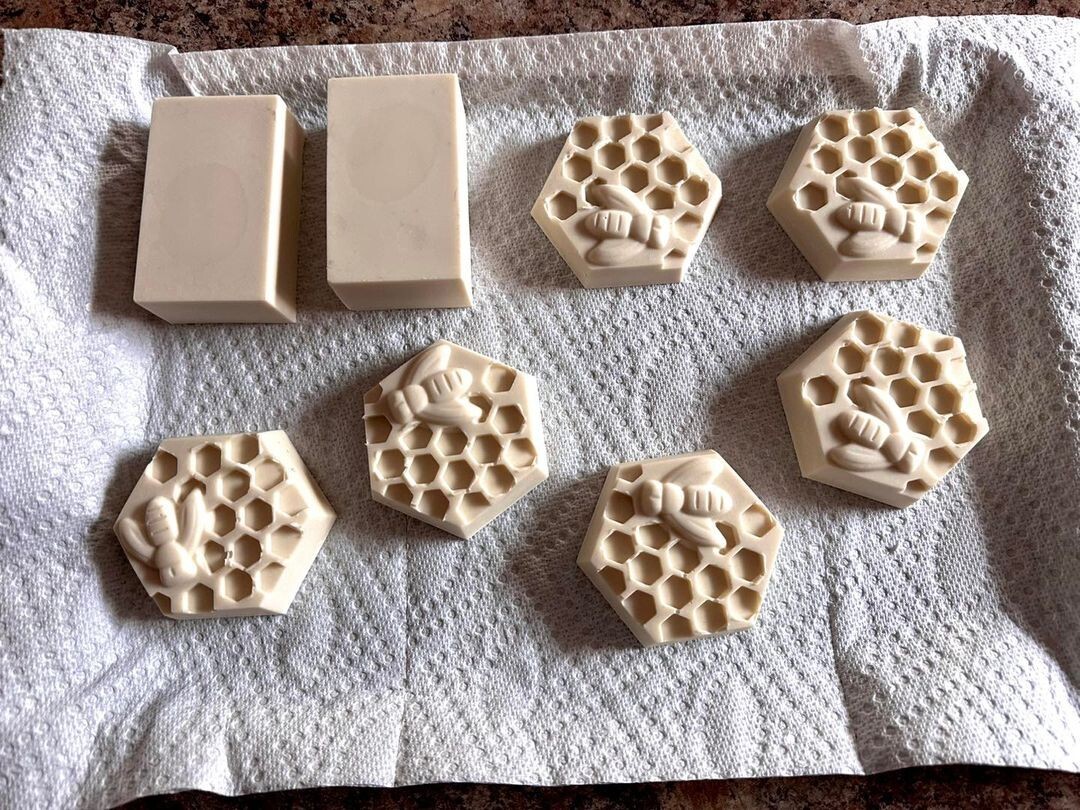 🐝🍯 Honeycomb Tallow Soap Bars 🍯🐝 @ ENCHANTED DREAMS SOAPERY