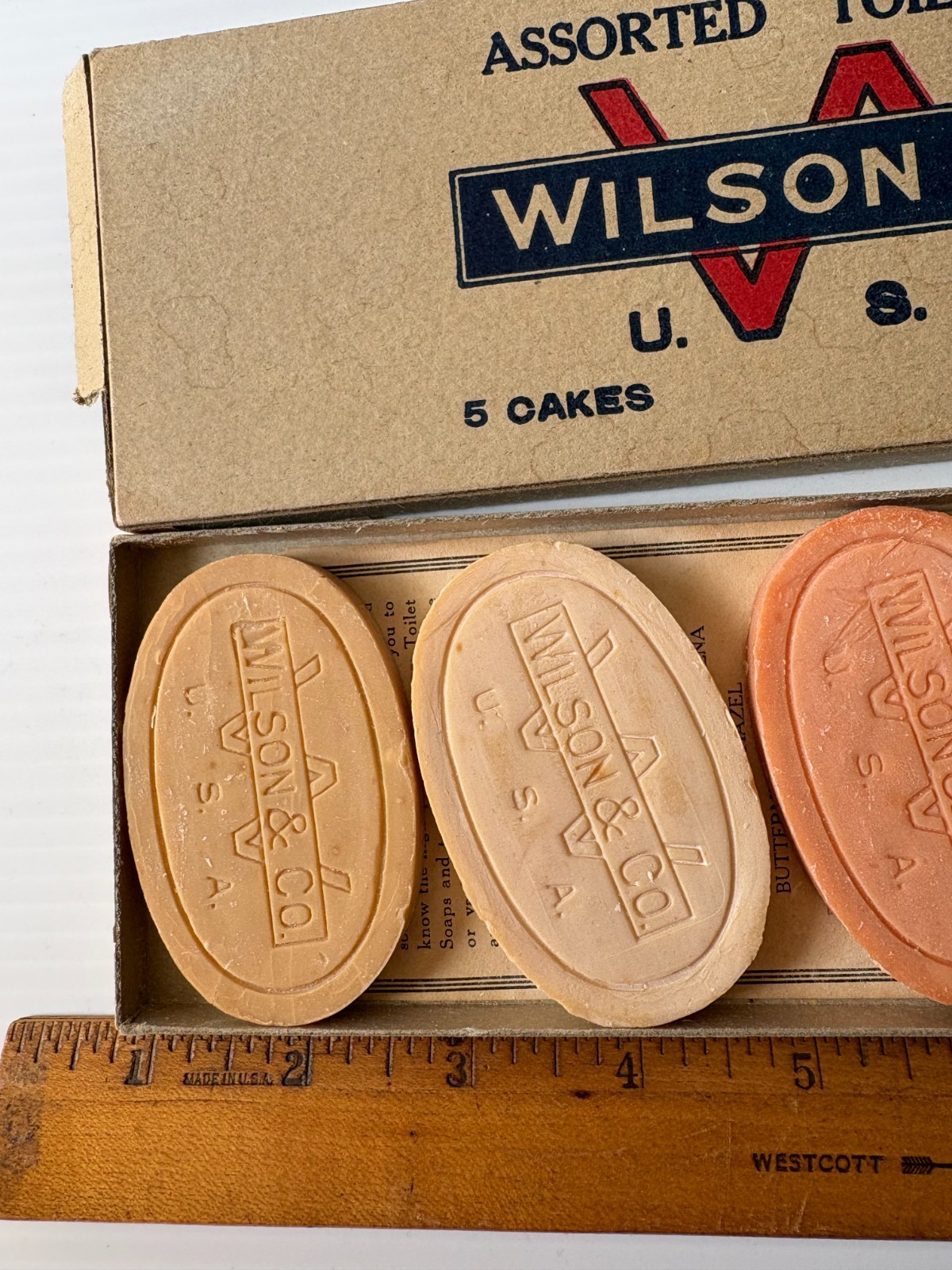 Vintage Wilson & Co Assorted Toilet Soap USA 5 Cakes Red W Advertising & Box