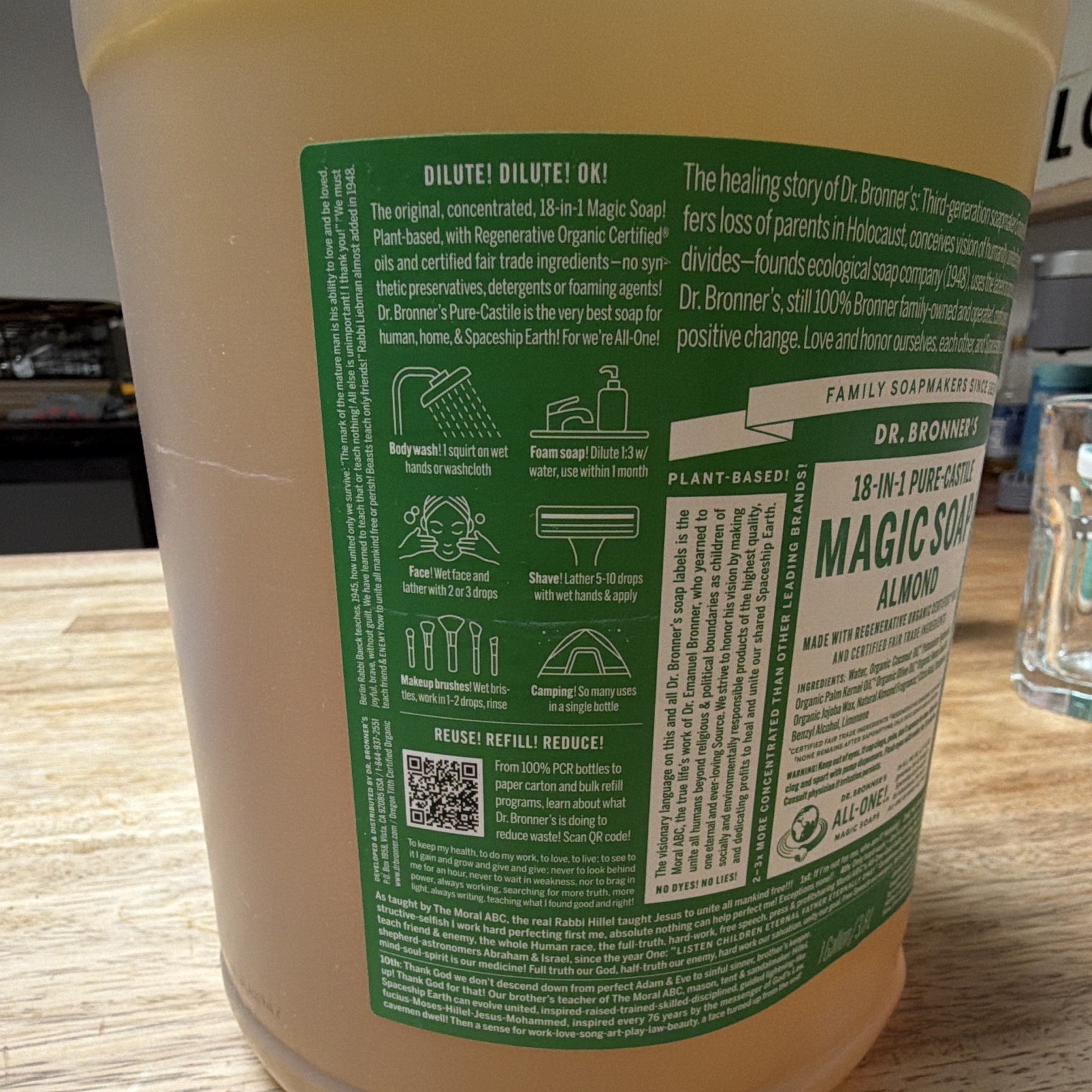 Dr. Bronner’s 18-in-1 Pure-Castile Castile Soap Almond Scent 1 Gallon 3.8L