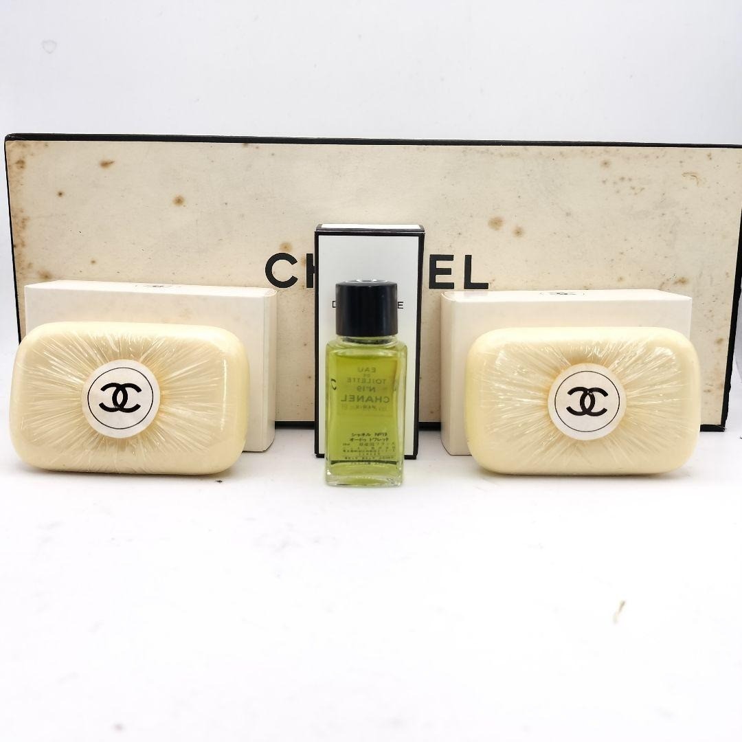 CHANEL No. 19 Sabon 150g & Eau de Toilette 19ml Set ships from japan