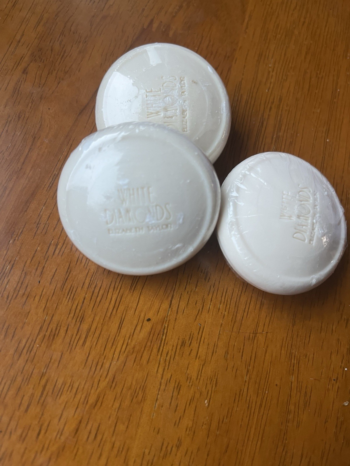 Elizabeth Taylor White Diamonds Perfumed Soap Round .87 oz Lot Of 3
