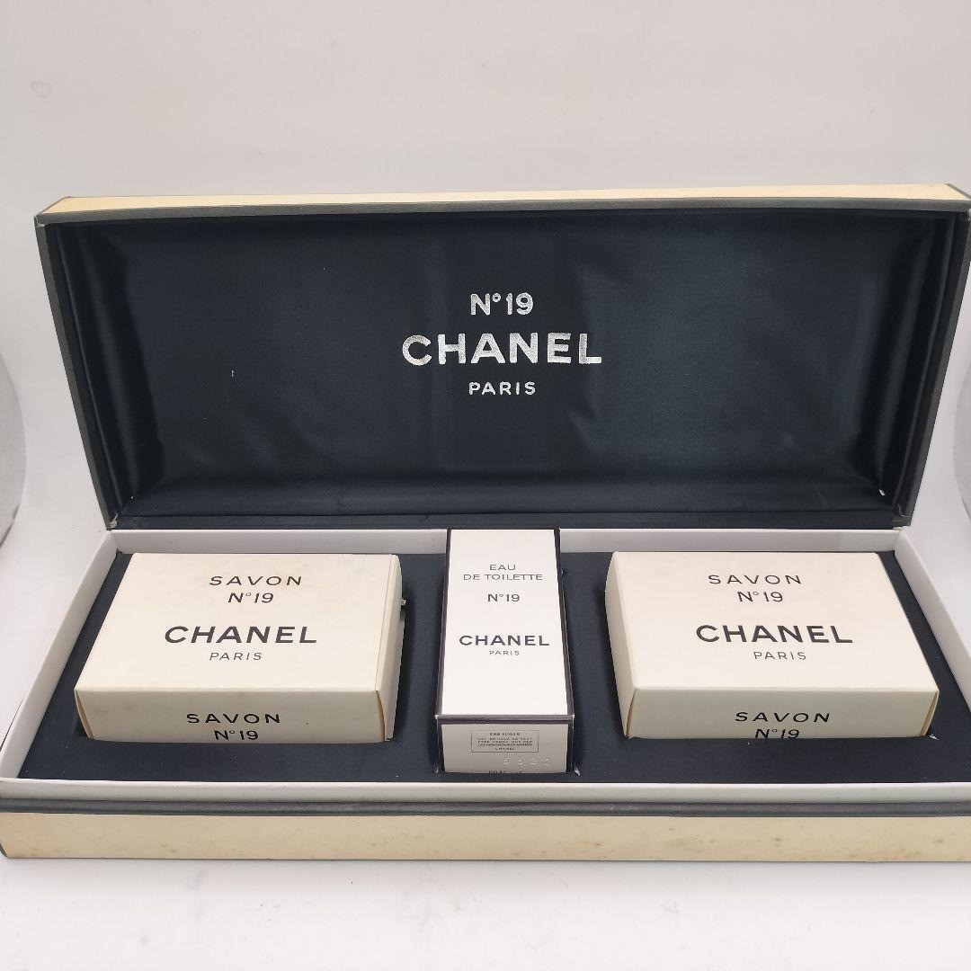 CHANEL No. 19 Sabon 150g & Eau de Toilette 19ml Set ships from japan