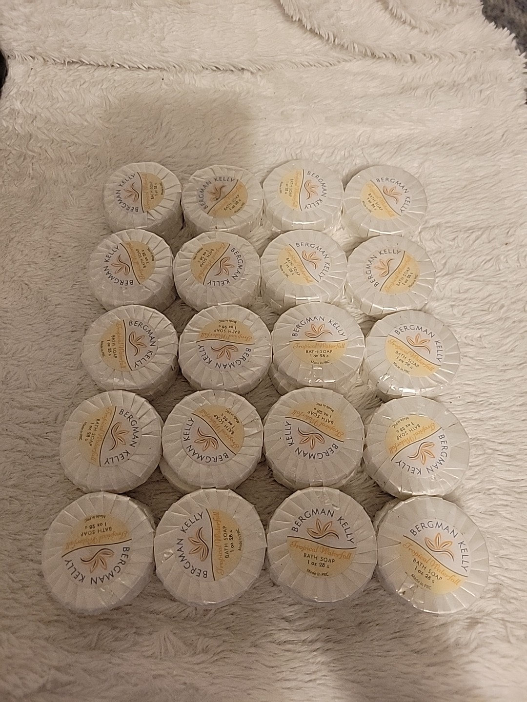 Bergman Kelly 1 oz Tropical Waterfall Guest Soap Bars 40 Ct. Free Ship!