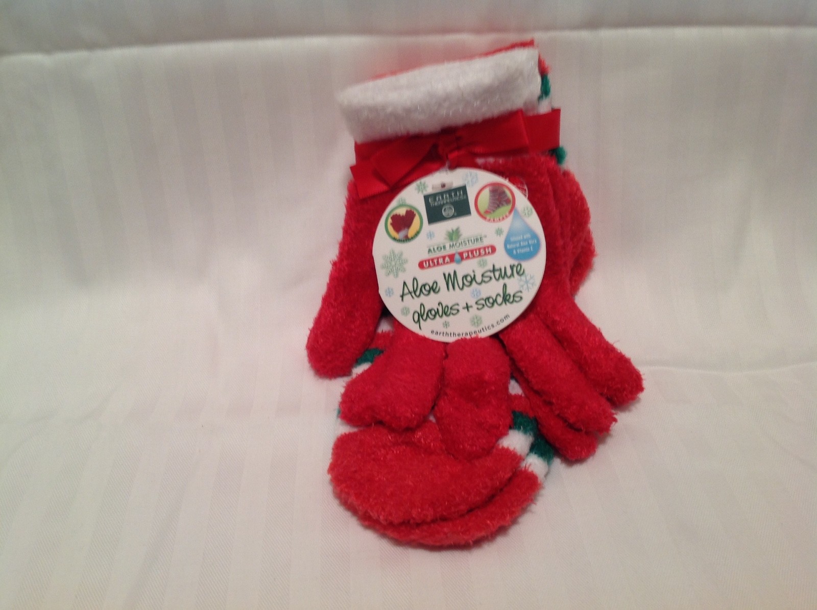 Earth Therapeutics Aloe Moisture Gloves & Socks 2-pk Gift Set Red/ White/Green