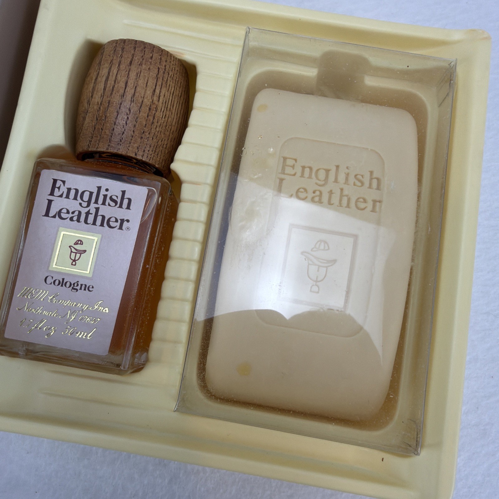 English Leather Gift Set Soap on a Rope & Cologne New In Box 6oz Soap 1.7oz