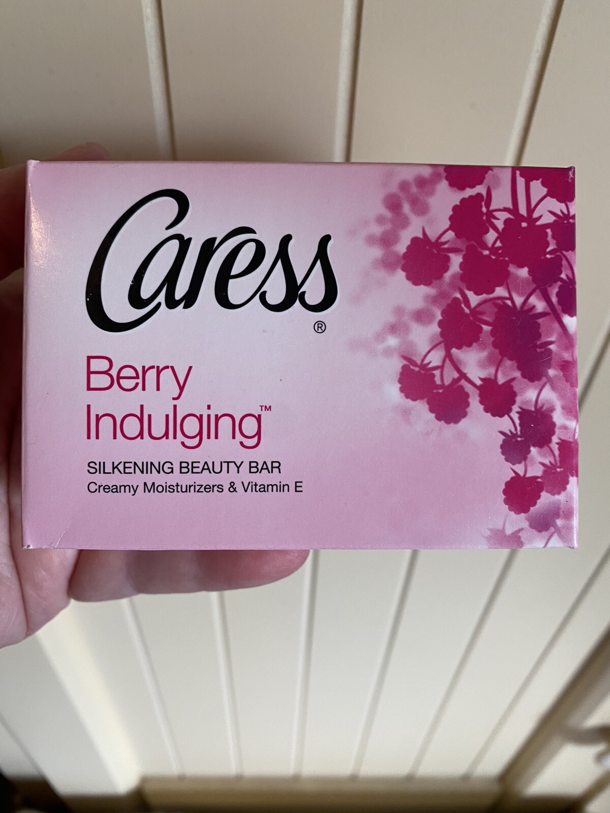 4 Caress Berry Indulging Silkening Beauty Bar Soap Lot Moisturizers Discontinued
