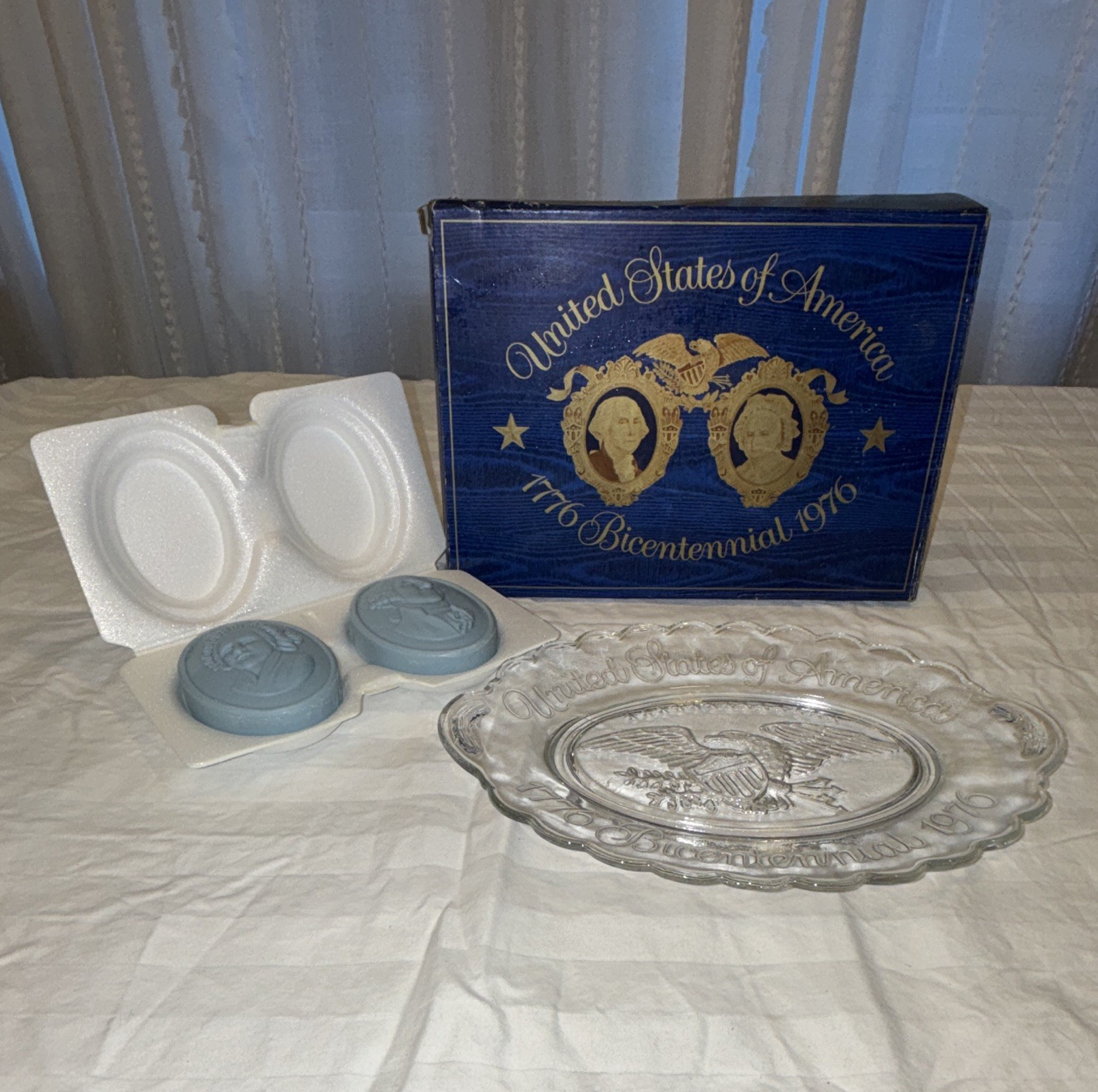 Avon 1976 Bicentennial USA Blue Oval Portrait Body Bar Soaps Decorative