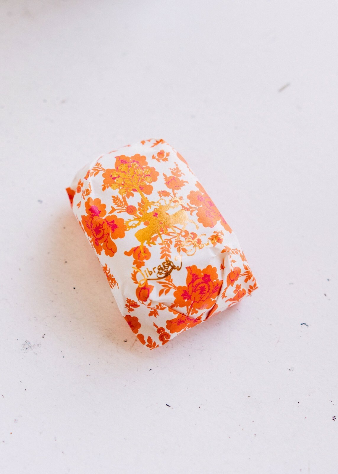 LIBRARY OF FLOWERS – Field & Flowers Shea Butter Bar Soap (5 oz | 141 g)