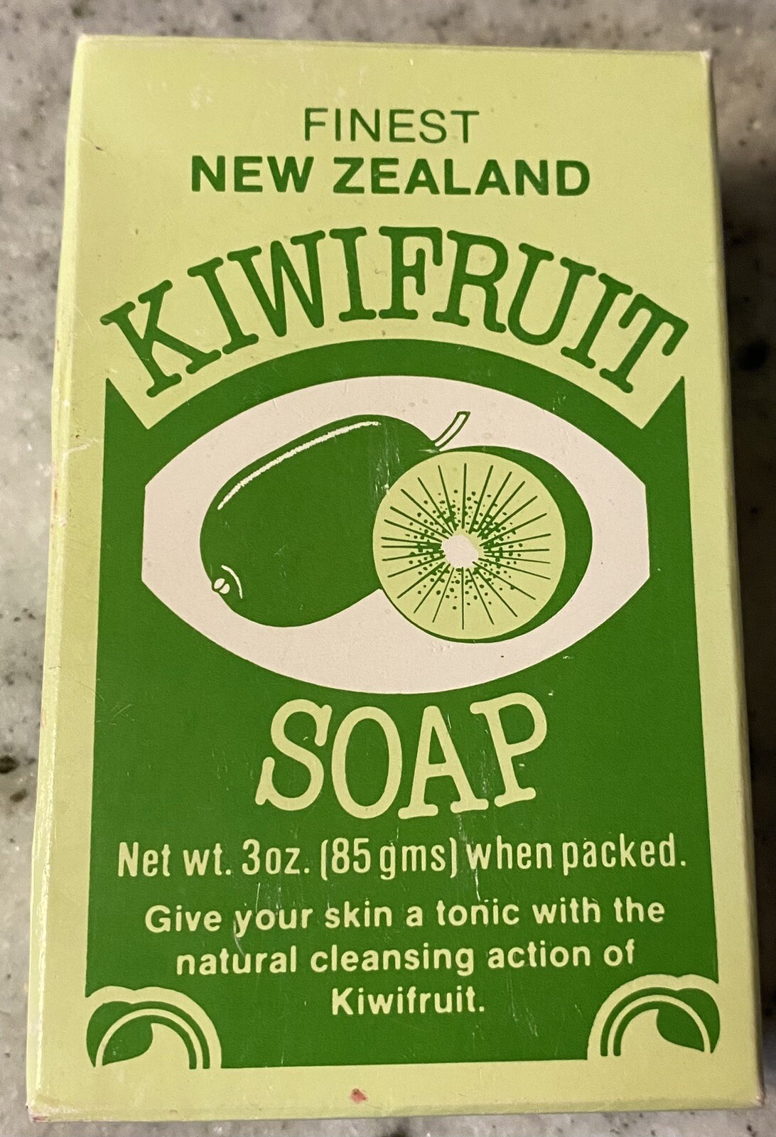 Vintage New Zealand Kiwi Fruit Soap with box 3 Ounce Bar Green