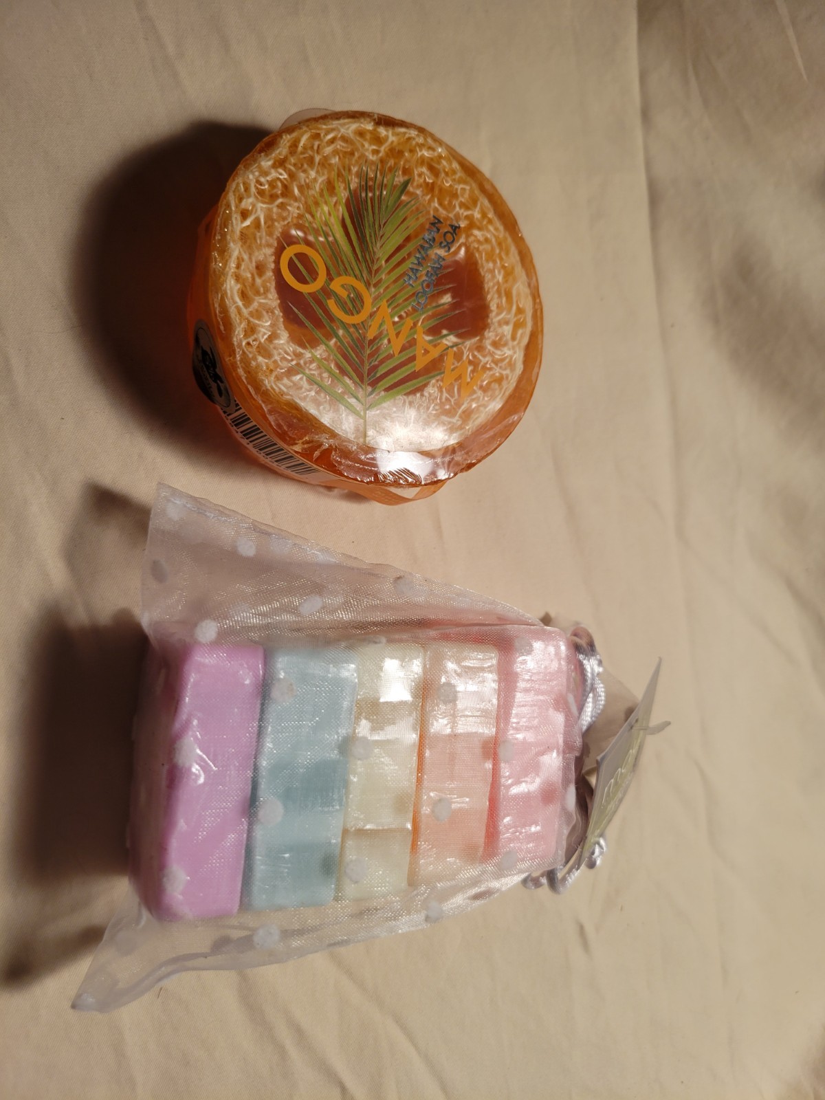 LOT 2 Maui Soap Company Hawaiian Coconut Oil Soap 5 pk Set + Mango Loofah Bar