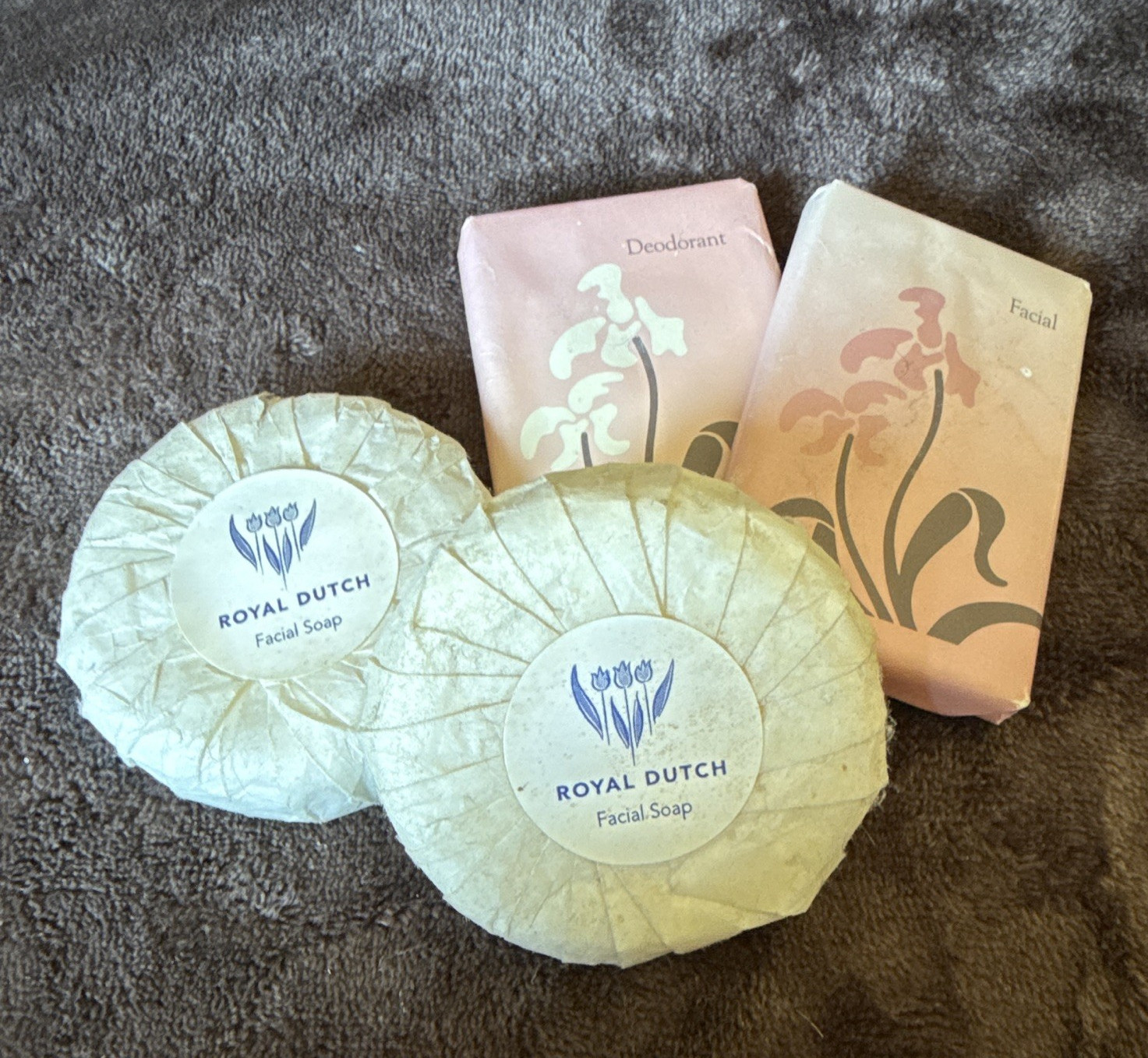 Royal Dutch Facial Soap French Milled Beige Floral Disc Bar Multipack Set of 4