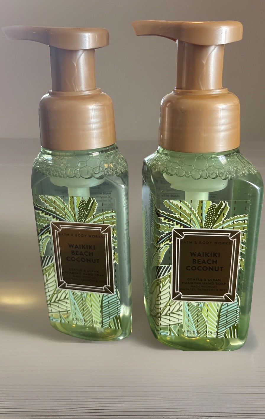 Bath & BodyWorks Waikiki Beach Coconut Foam Hand Soap 🏝️ 🥥 Set of 2