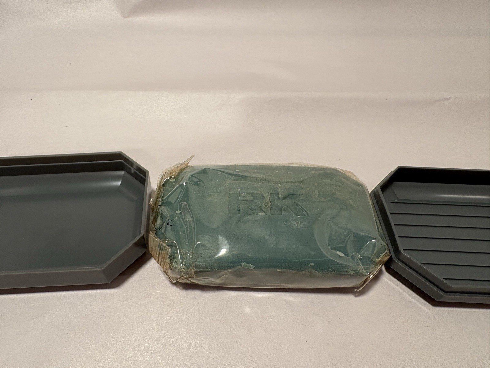 New Vintage RK Soap Bar Acid Balanced Mens Bar Green Gray Plastic Travel Dish