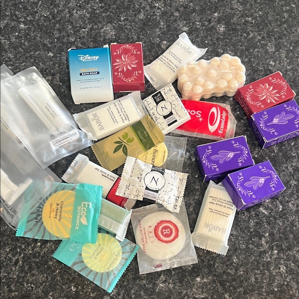Guest Assorted Soap & Razor Set Travel Size Hotel Soap Set 20 Soaps 3 Razors