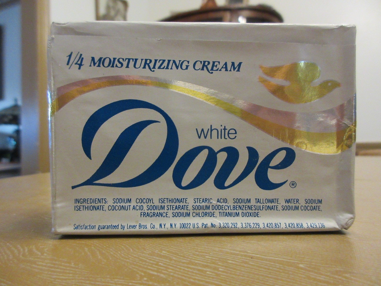 Older DOVE WHITE 1/4 MOISTURIZING CREAM BATH SIZE SOAP BAR 4.75 oz (NOS)