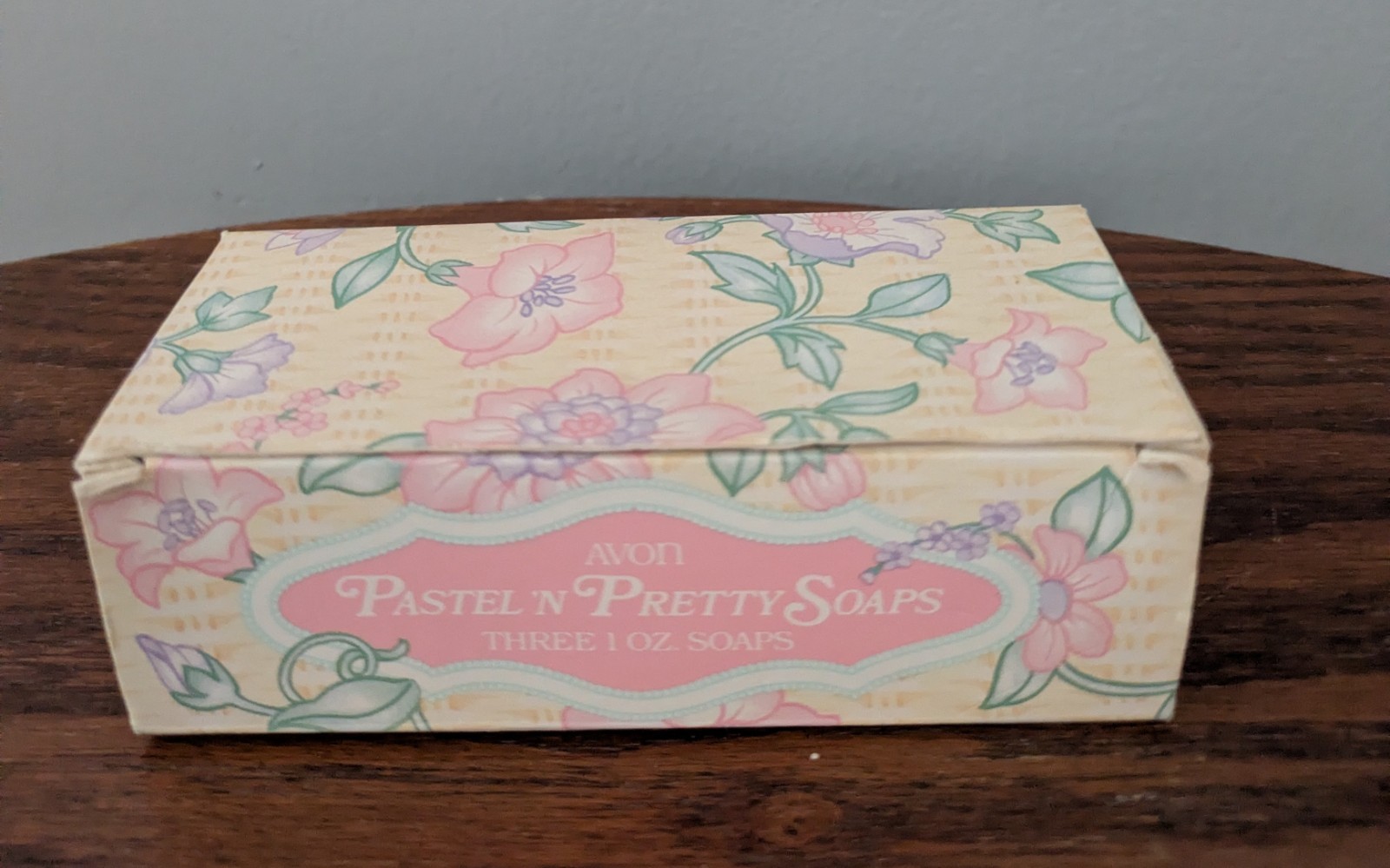 VTG Avon “PASTEL ‘N PRETTY” Bowed Easter Egg Soap 3 pcs Spring Purple Pink Green
